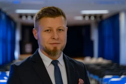 adam-kostrzab