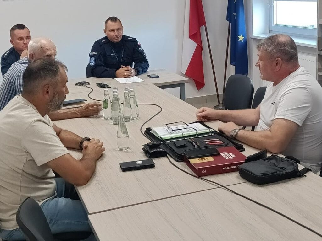 spotkanie-z-przedstawicielami-klubow-policja-jaslo1
